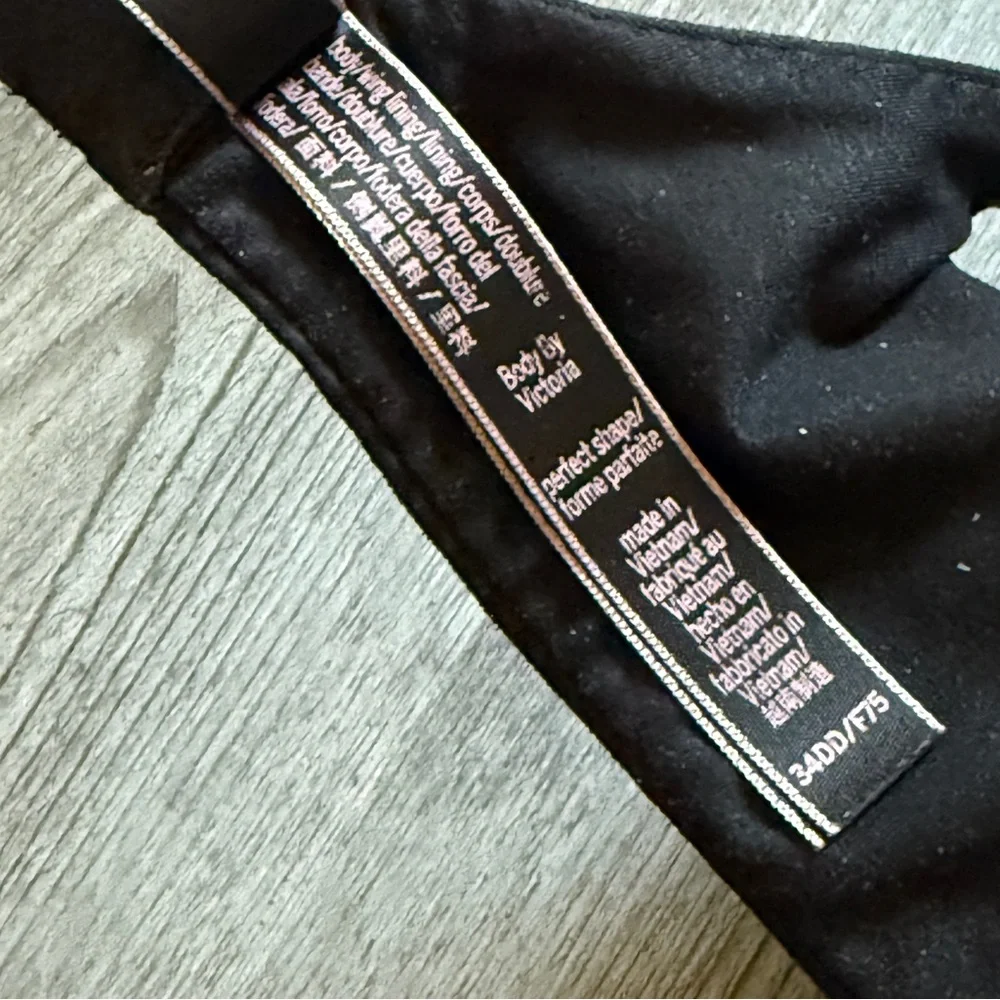 Victoria’s Secret 34DD Perfect Shape Bra Classic Black Convertible Straps